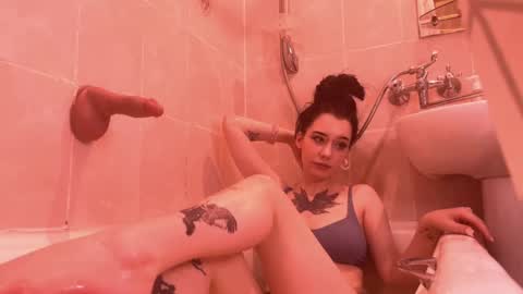 Snapshot of frau_basted chatting on 10, 1, 2025 mistress Bastet and  mintcola online show from 10, 1, 2025