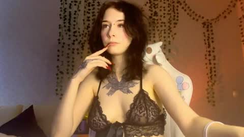Snapshot of frau_basted chatting on 5, 3, 2025 mistress Bastet and  mintcola online show from 5, 3, 2025