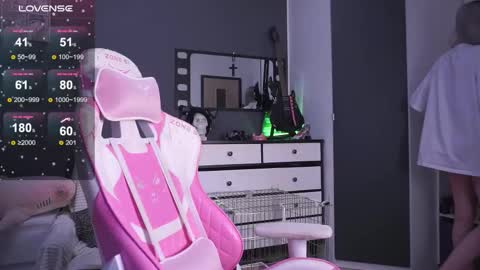 Snapshot of fraulein_mooon chatting on 10, 1, 2026 Asya UwU online show from 10, 1, 2026