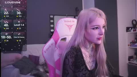 Snapshot of fraulein_mooon chatting on 25, 2, 2026 Asya UwU online show from 25, 2, 2026