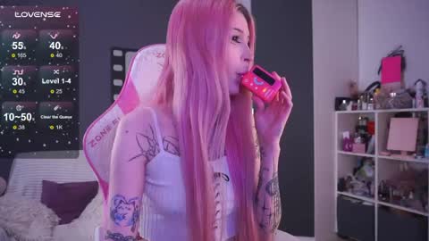 Snapshot of fraulein_mooon chatting on 2, 5, 2026 Asya UwU online show from 2, 5, 2026