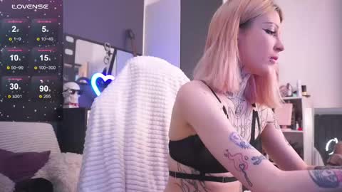 Snapshot of fraulein_mooon chatting on 30, 5, 2026 Asya UwU online show from 30, 5, 2026