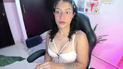 Lia Gomez online show from 10, 9, 2025