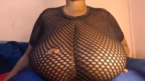 Snapshot of freakyboobsxx chatting on 8, 6, 2026 Kimmy online show from 8, 6, 2026