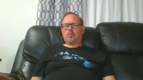 Snapshot of freddieknuck chatting on 6, 5, 2026 Just Fred online show from 6, 5, 2026