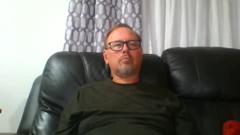 Snapshot of freddieknuck chatting on 7, 6, 2026 Just Fred online show from 7, 6, 2026