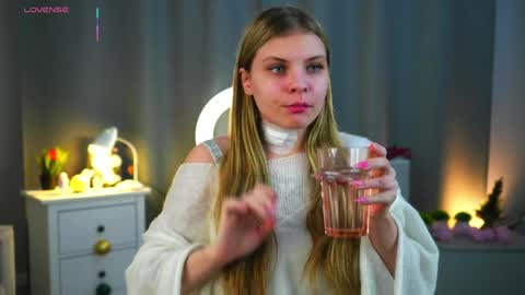 Hey im Olivia im glat to see you in mu room3 online show from 13, 4, 2026