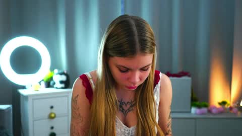 Hey im Olivia im glat to see you in mu room3 online show from 21, 4, 2026