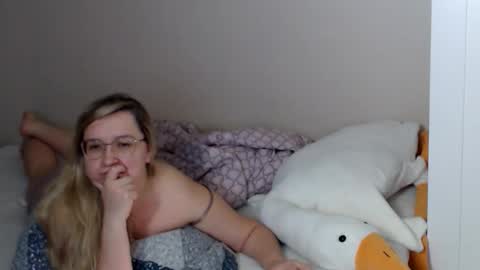 Snapshot of frelina chatting on 6, 11, 2025 frelina online show from 6, 11, 2025