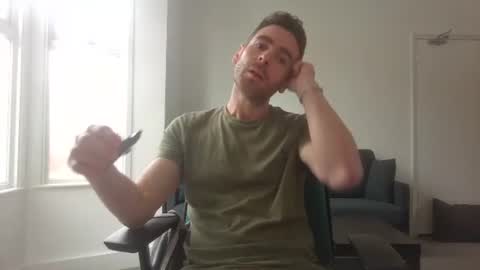 Snapshot of frenchbdmaninlondon chatting on 20, 4, 2026 Horny Paul online show from 20, 4, 2026
