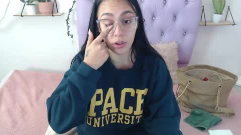 Snapshot of freyja_01 chatting on 19, 9, 2025 Freyja online show from 19, 9, 2025