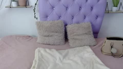 Snapshot of freyja_01 chatting on 24, 9, 2025 Freyja online show from 24, 9, 2025