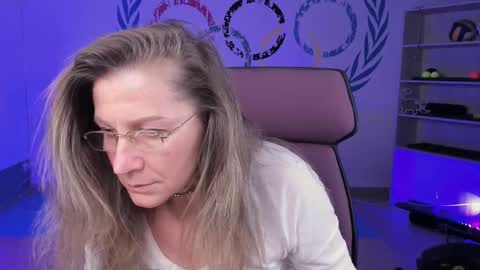 Snapshot of fridatander chatting on 10, 2, 2025 Frida Tander online show from 10, 2, 2025