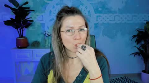 Snapshot of fridatander chatting on 6, 3, 2025 Frida Tander online show from 6, 3, 2025