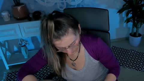 Frida Tander online show from 27, 11, 2025