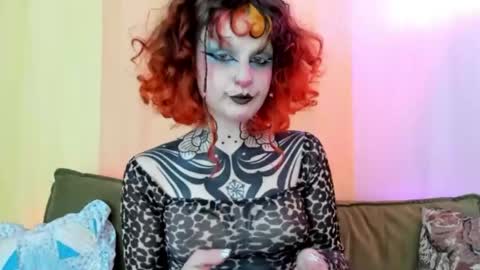 Snapshot of friskyflowers chatting on 28, 4, 2026 cherry online show from 28, 4, 2026