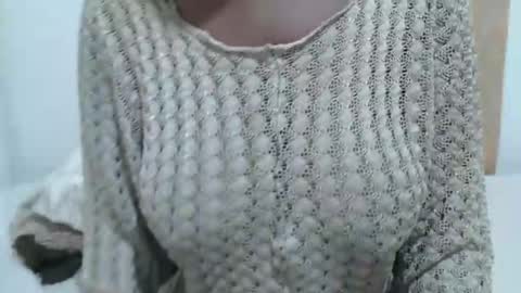 Snapshot of fruity28 chatting on 18, 12, 2025 fruity28 online show from 18, 12, 2025