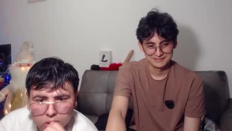 Snapshot of fuck_blow chatting on 13, 11, 2025 uwu online show from 13, 11, 2025