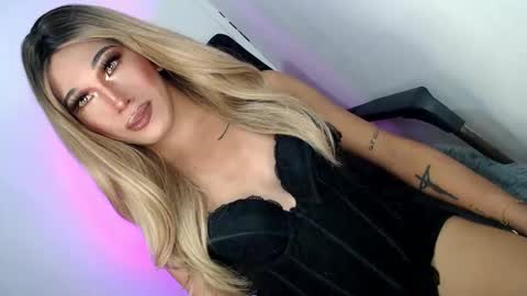 Snapshot of fuckerjenny8 chatting on 4, 5, 2026 sweetyJENNY online show from 4, 5, 2026