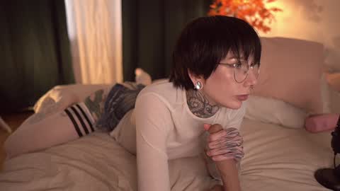 Snapshot of fuckingtoy_ chatting on 19, 10, 2025 Eva         all my links   online show from 19, 10, 2025