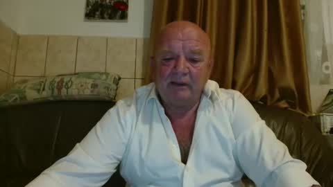 Snapshot of fullballs6 chatting on 24, 9, 2025 fullballs6 online show from 24, 9, 2025