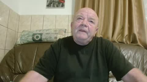 Snapshot of fullballs6 chatting on 17, 10, 2025 fullballs6 online show from 17, 10, 2025