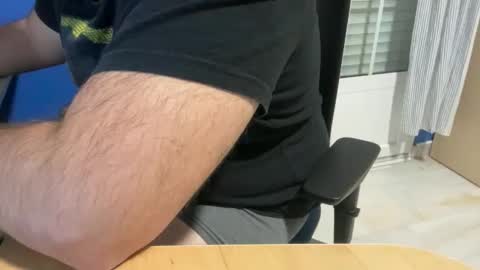 Snapshot of fuzitzu2 chatting on 4, 11, 2025 fuzitzu2 online show from 4, 11, 2025