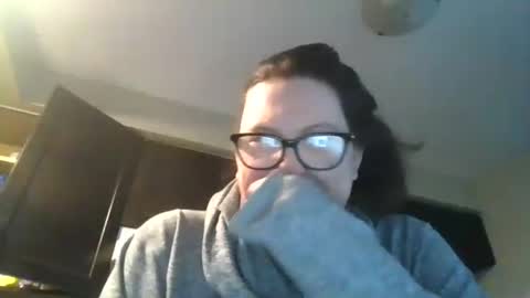 Snapshot of fuzzypeaches87 chatting on 15, 12, 2025 fuzzypeaches87 online show from 15, 12, 2025