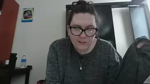 Snapshot of fuzzypeaches87 chatting on 5, 1, 2026 fuzzypeaches87 online show from 5, 1, 2026