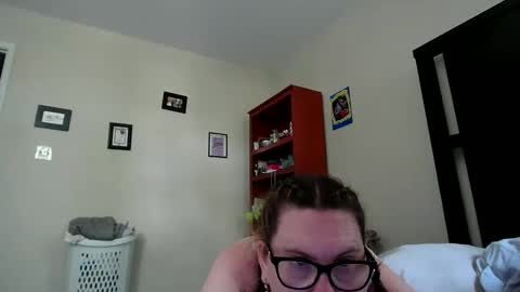 Snapshot of fuzzypeaches87 chatting on 5, 6, 2026 fuzzypeaches87 online show from 5, 6, 2026
