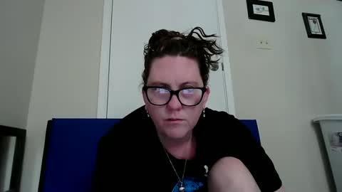 Snapshot of fuzzypeaches87 chatting on 8, 6, 2026 fuzzypeaches87 online show from 8, 6, 2026