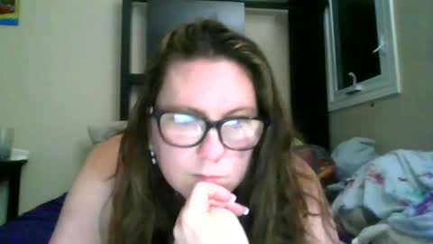 Snapshot of fuzzypeaches87 chatting on 16, 6, 2026 fuzzypeaches87 online show from 16, 6, 2026