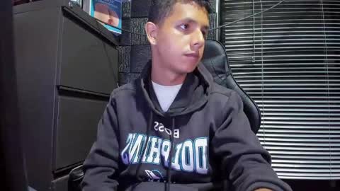 Snapshot of g_lincoln chatting on 10, 6, 2026 g_lincoln online show from 10, 6, 2026