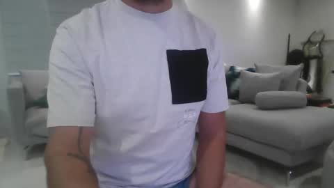 Snapshot of galoricardo10 chatting on 27, 10, 2025 galoricardo10 online show from 27, 10, 2025