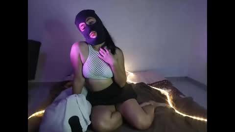 Shelovesthemask online show from 23, 10, 2025