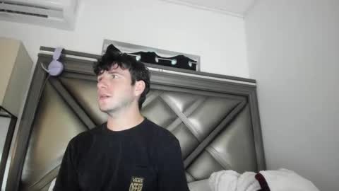Snapshot of gayndepressed chatting on 15, 4, 2026 Trace online show from 15, 4, 2026