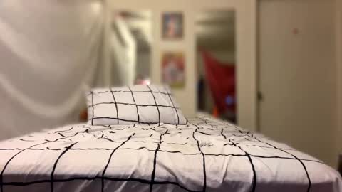 Lenzy LaCanada online show from 8, 1, 2025