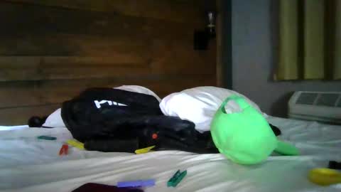 Lenzy LaCanada online show from 23, 1, 2025