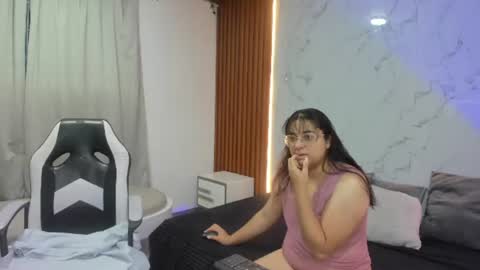 Snapshot of genesis_y_moon chatting on 26, 6, 2026 genesis_y_moon online show from 26, 6, 2026
