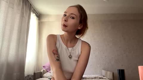 Snapshot of geneviveseay chatting on 17, 9, 2025 Emmi online show from 17, 9, 2025