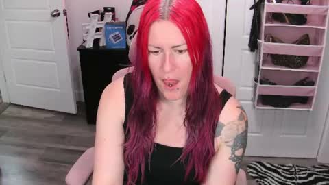 Snapshot of gennyrock chatting on 22, 6, 2026 Genny Rock and online show from 22, 6, 2026