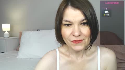 Snapshot of gentlywomen chatting on 4, 10, 2025 Elena online show from 4, 10, 2025