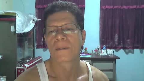 Snapshot of genuino2019 chatting on 3, 4, 2026 Genuino online show from 3, 4, 2026