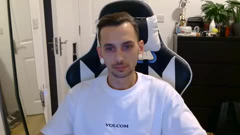 Snapshot of georgek0011 chatting on 3, 10, 2025 georgek0011 online show from 3, 10, 2025