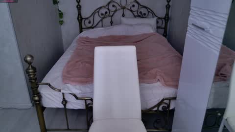 Snapshot of ghost_girlyy chatting on 10, 4, 2026 violeta online show from 10, 4, 2026