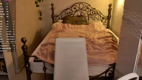 Snapshot of ghost_girlyy chatting on 26, 4, 2026 violeta online show from 26, 4, 2026