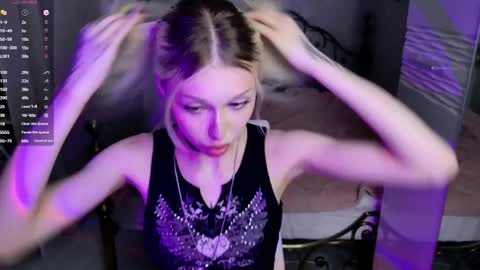 Snapshot of ghost_girlyy chatting on 30, 4, 2026 violeta online show from 30, 4, 2026