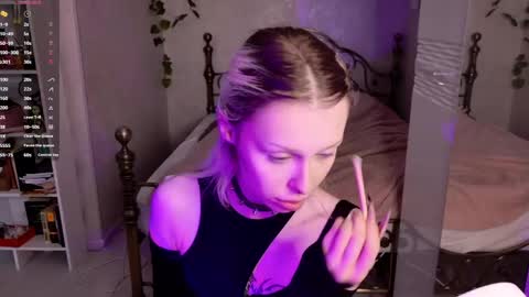 Snapshot of ghost_girlyy chatting on 17, 5, 2026 violeta online show from 17, 5, 2026