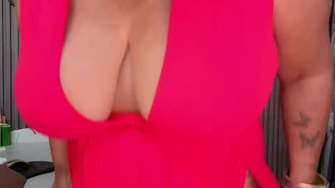 Snapshot of gianellacox chatting on 10, 4, 2026 online show from 10, 4, 2026