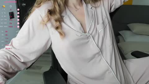 gigihadd online show from 4, 3, 2025